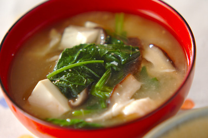 ホウレン草の田舎みそ汁