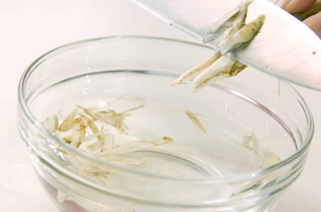 ゴボウのクリームパスタの作り方の手順1