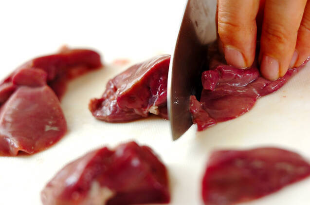 鶏レバーのみそ炒めの作り方の手順1