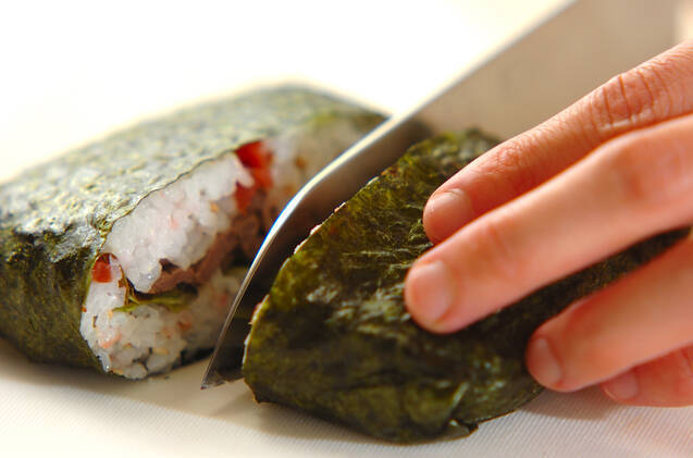 梅ご飯でサッパリ！焼肉のおにぎらずの作り方の手順4