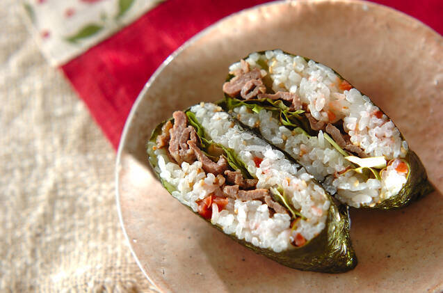 梅ご飯でサッパリ！焼肉のおにぎらず