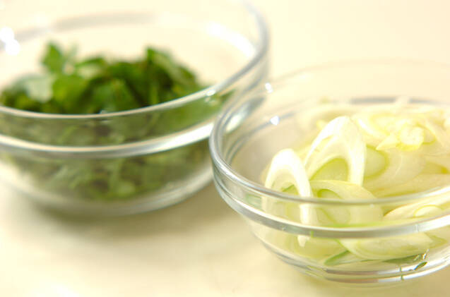 クレソンのみそ汁の作り方の手順1