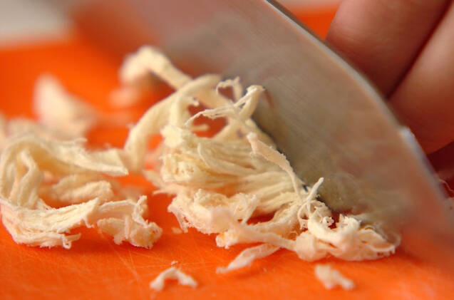 揚げニンニクのサンチュ巻きの作り方の手順1