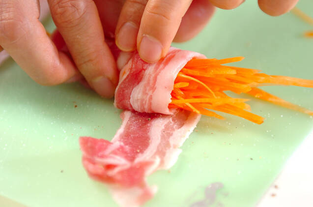 豚肉のニンジン巻きの作り方の手順1