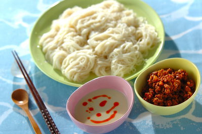 豚キムそぼろ入り豆乳つけ麺 レシピ 作り方 E レシピ 料理のプロが作る簡単レシピ