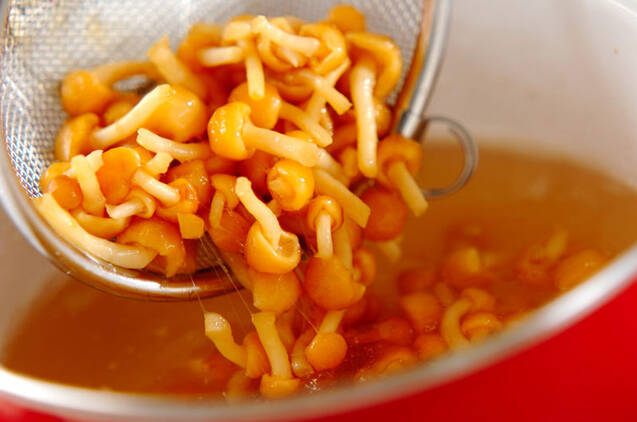 白ゴマ豆腐のナメコ汁の作り方の手順3