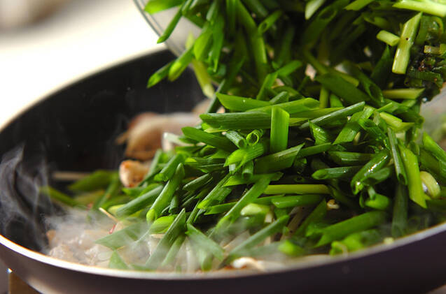 たっぷりネギの豚トロ塩炒めの作り方の手順3