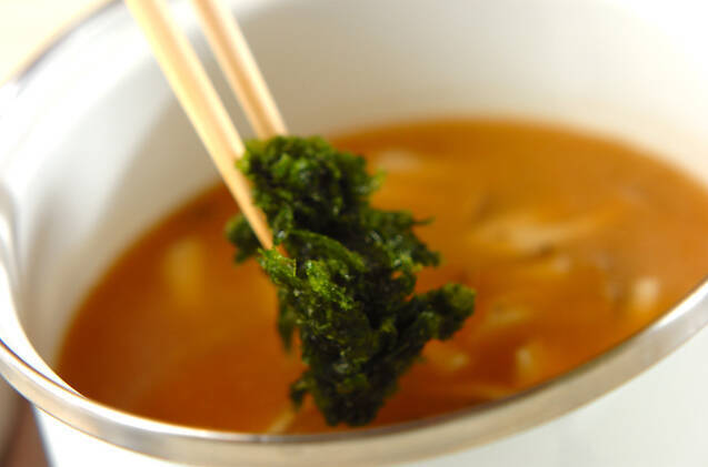 アオサとシメジのみそ汁の作り方の手順2
