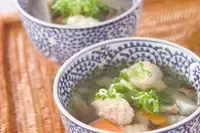 うまみたっぷり！鶏つくねの具だくさんスープ