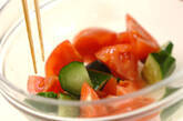 キュウリとトマトのサラダの作り方2