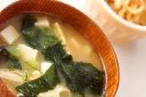 豆腐とワカメのみそ汁