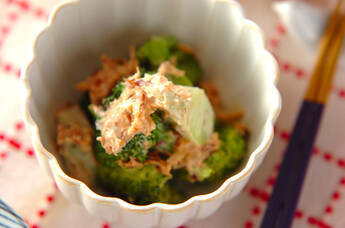 ブロッコリーのおかかマヨ和え