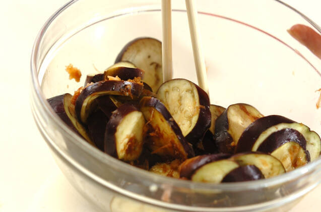 時短であともう一品！レンジ蒸しナスの和え物の作り方の手順3