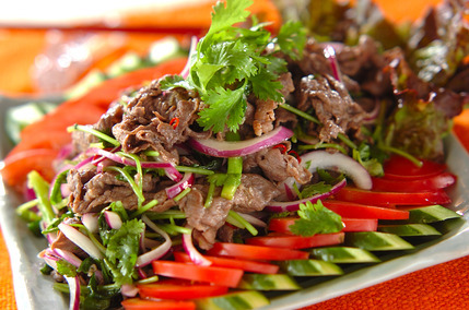 牛肉の辛いサラダ