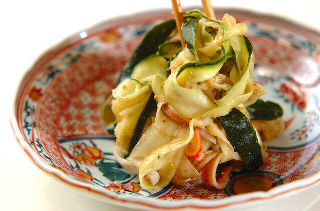 ズッキーニとカニカマのゴマ和えの作り方の手順2