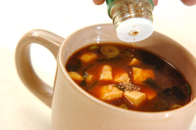 豆腐とワカメの赤だしの作り方の手順5