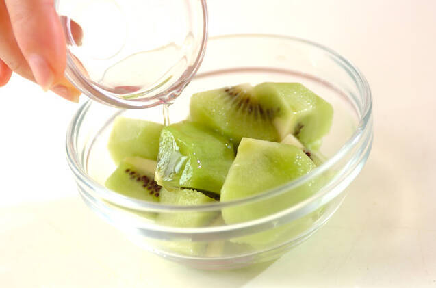 キウイのマリネの作り方の手順1