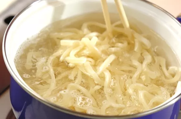 焼き油揚げの冷やし麺の作り方1