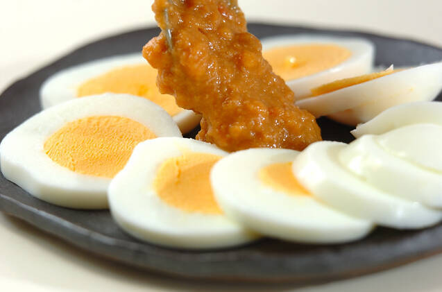 ゆで卵ピーナッツみそのせの作り方の手順2