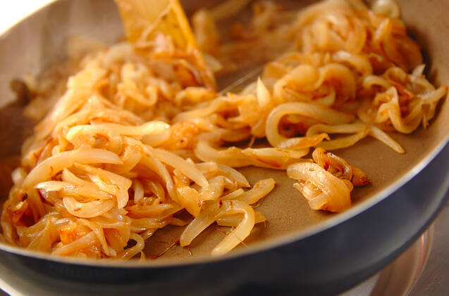 新玉ネギの牛すじカレーの作り方の手順2