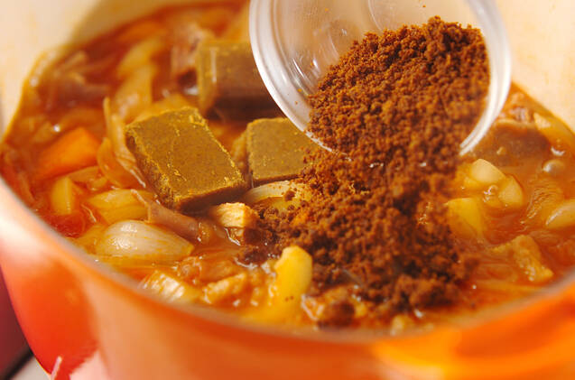 新玉ネギの牛すじカレーの作り方の手順4