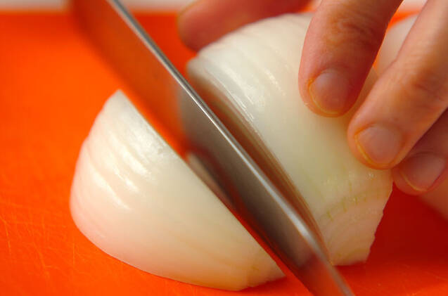 レンジ蒸し玉ネギの作り方の手順1