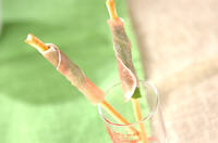 グリッシーニのバジル生ハム巻き