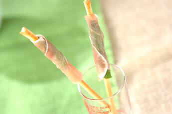 グリッシーニのバジル生ハム巻き