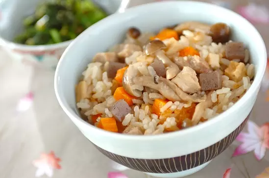 旨味たっぷり 基本の鶏五目の炊き込みご飯 レシピ 作り方 E レシピ 料理のプロが作る簡単レシピ