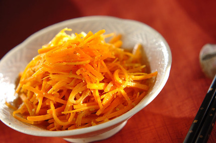 ニンジンのゴマ風味甘酢炒め