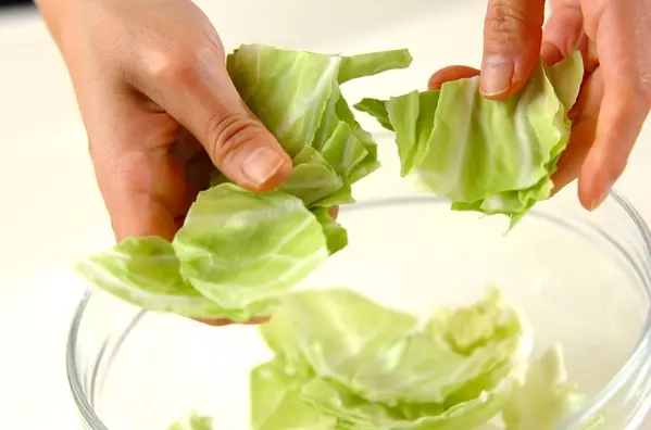 鮭とキャベツのワイン蒸しの下準備2