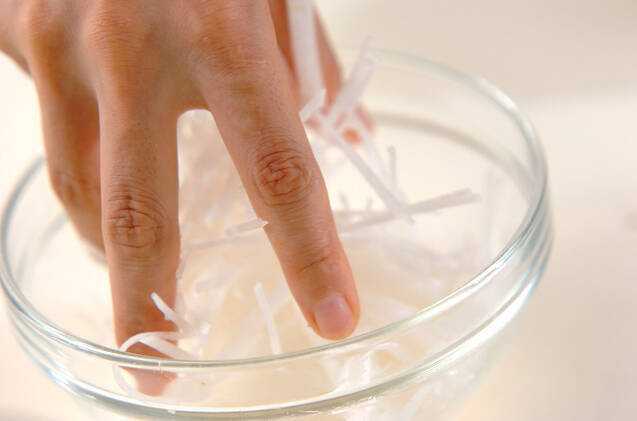 大根とカニカマのサラダの作り方の手順1