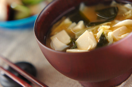 ザク切りキャベツのみそ汁