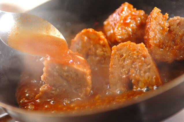 ミートボール風トマト煮込みの作り方の手順1