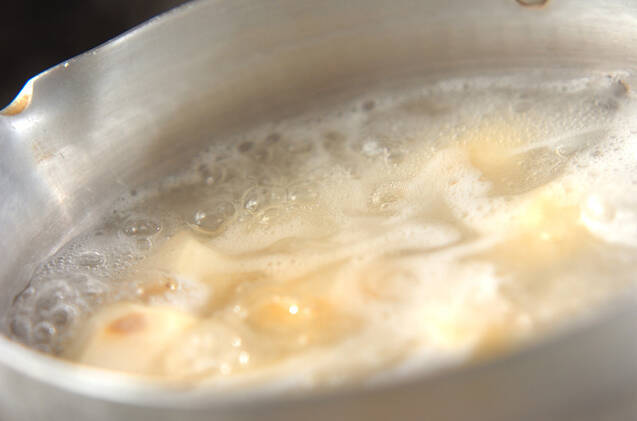 里芋と油揚げの煮ころがしの作り方の手順3