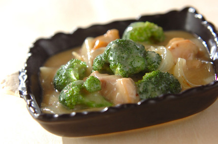 ブロッコリーとチキンの豆乳クリーム煮