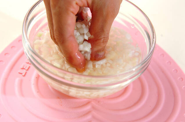 サーモンとアジのなめろうの作り方の手順1