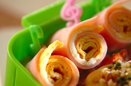 卵とハムのクルクル巻き