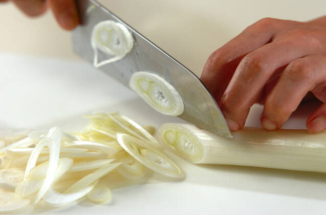 優しい味！白ネギとホタテの豆乳ポタージュの作り方の手順1