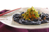 黒い手打ちうどん