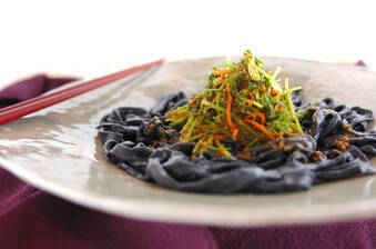 黒い手打ちうどん