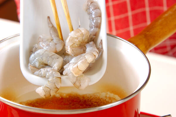 キュウリとエビの炒め煮の作り方の手順3