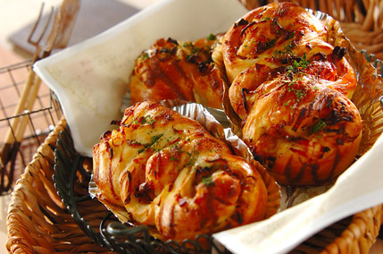 炒め玉ネギとベーコンのパン