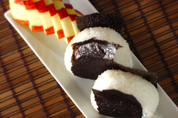 おにぎり・飾りリンゴ