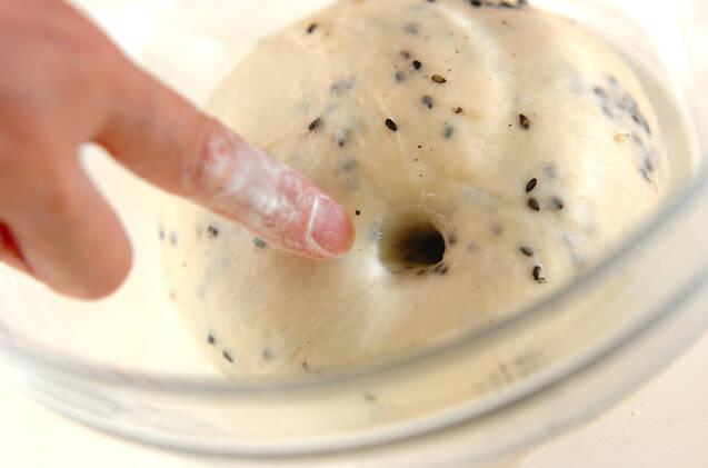 黒ゴマたっぷりカイザーゼンメルの作り方の手順6