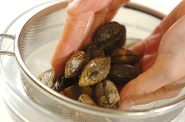 アサリのトロロスープうどんの作り方の手順1