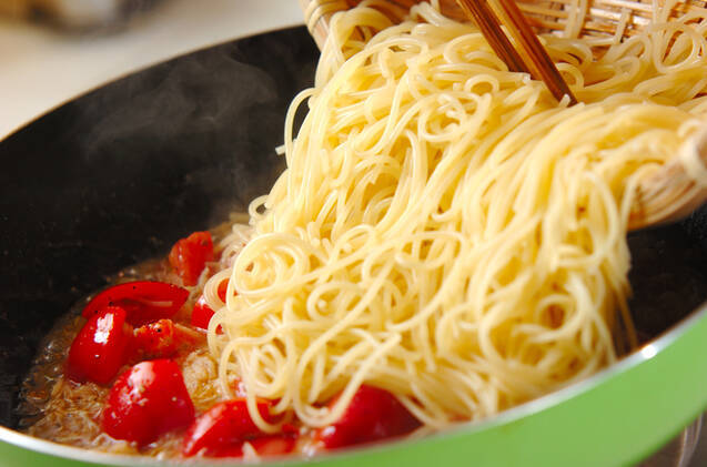 ホタテ缶とトマトのシンプルパスタの作り方の手順4