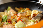 鮭とキャベツのみそ煮の作り方4