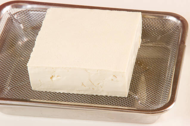 豆腐のカリジャコサラダの作り方の手順1