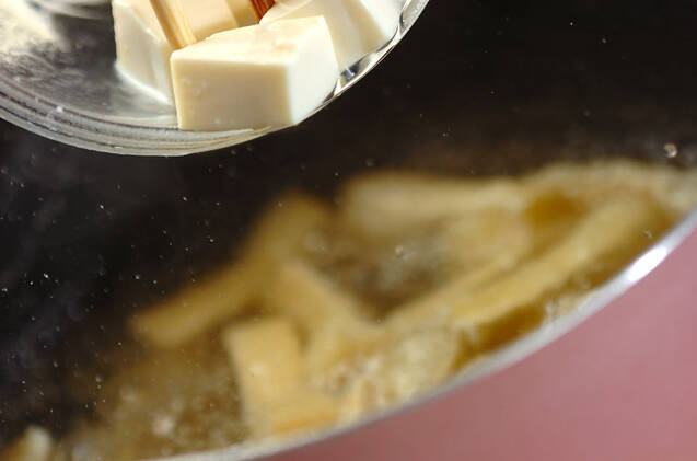 豆腐と油揚げのみそ汁の作り方の手順4